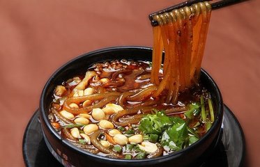 成都小吃肥腸粉搭配“鍋盔”，一個鍋盔3兩肉！