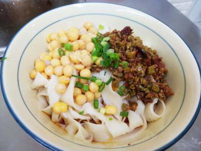 川味面食技術(shù)做法哪里一對一培訓(xùn)？高湯的熬制方法