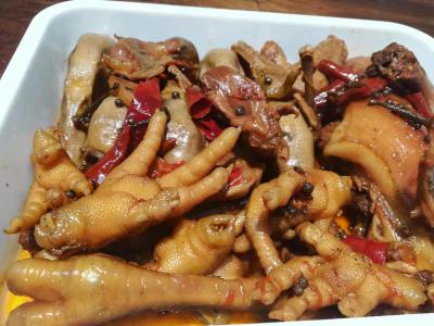 麻辣鹵菜技術(shù)培訓(xùn)機(jī)構(gòu)哪里專業(yè)？餐飲小吃培訓(xùn)機(jī)構(gòu)