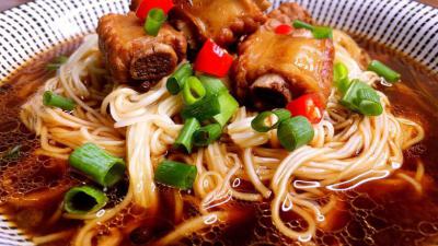 有哪些培訓(xùn)面食機(jī)構(gòu)？蜀味緣面食技術(shù)培訓(xùn)學(xué)校費(fèi)用解析